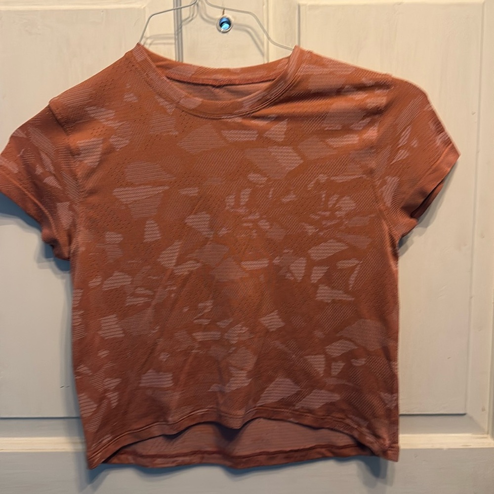 Lululemon Train to be short sleeve